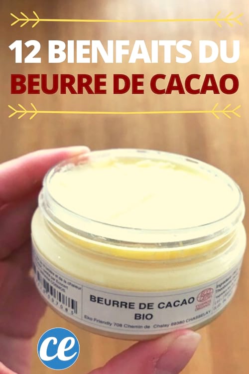 un tarro de manteca de cacao orgánica blanca sostenida en la mano con un texto: 12 Beneficios de la MANTEQUILLA DE CACAO