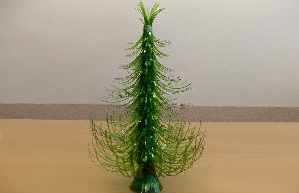Árbol de Navidad en botella de plástico