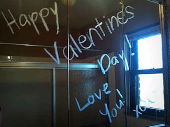 Mensaje de amor en el espejo del día de San Valentín