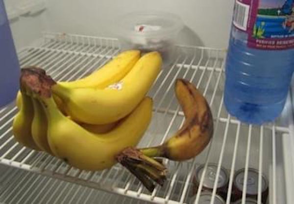 Los plátanos deben almacenarse a temperatura ambiente al aire libre.
