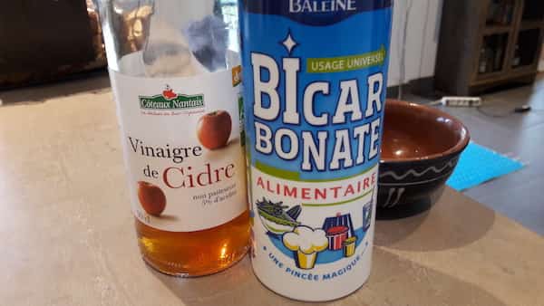 bicarbonato de sodio y vinagre de sidra de manzana se pueden usar como champú
