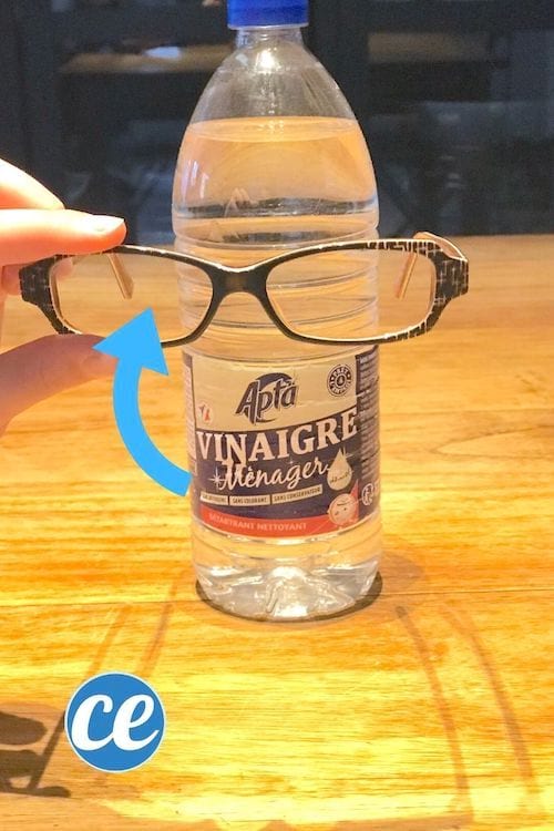 Brug hvid eddike til at rense dine stærkt snavsede briller