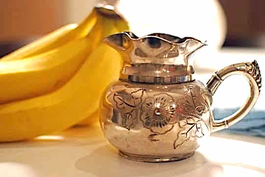 blizginkite sidabrinius indus su banano žievele