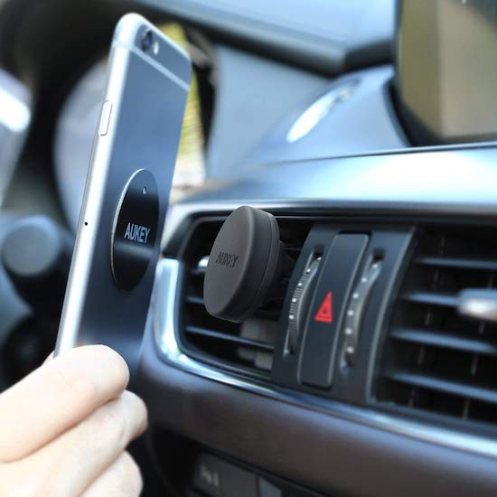 un suport magnètic econòmic per a iPhone i telèfon intel·ligent al cotxe