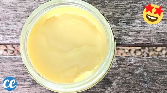 Un pot de crema hidratant corporal orgànica casolana per a la pell seca