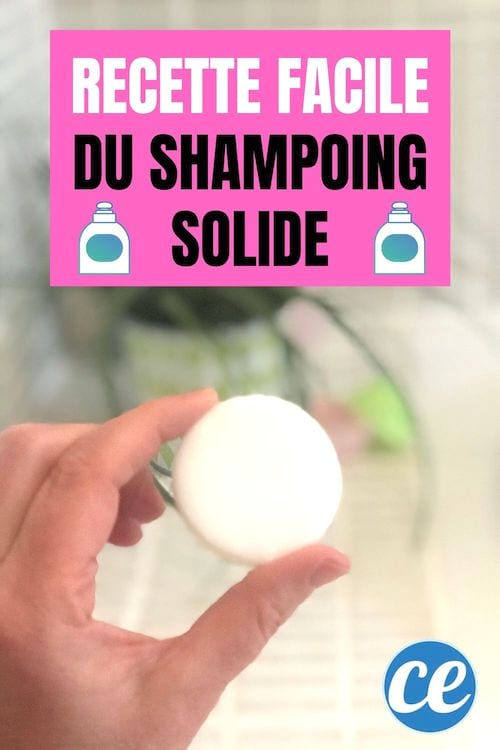 Xampú sòlid blanc casolà amb la mà amb text: recepta fàcil de xampú sòlid