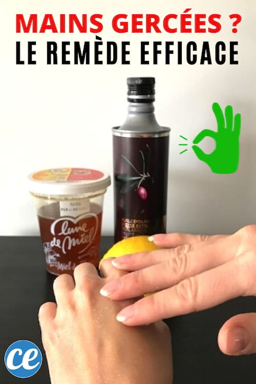 Una botella de aceite de oliva, miel, un limón y manos suaves en primer plano.