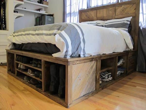 Palets de madera transformados en cama alta