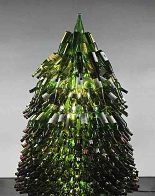 Árbol de Navidad en botellas de vino.