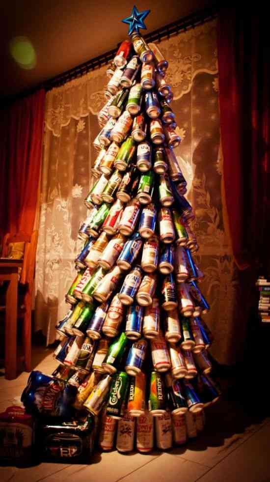 Latas de cerveza de árbol de Navidad