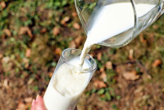يُستهلك الحليب بعد تاريخ انتهاء صلاحيته