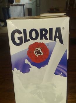 La llet Gloria conté productes Monsanto