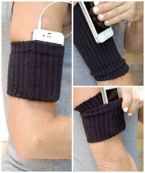 Reciclaje de un calcetín con brazalete de iphone.
