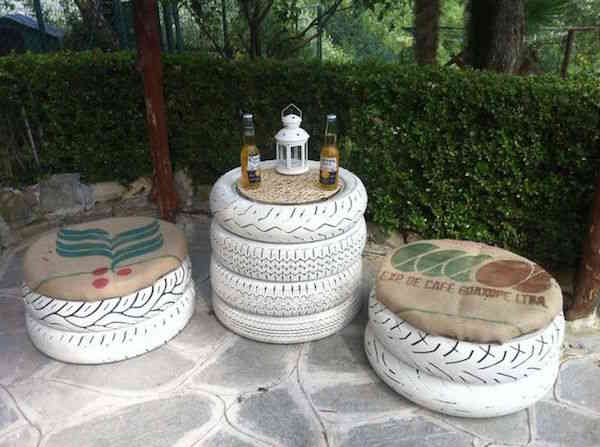 Pneumàtics reutilitzats en mobles de jardí