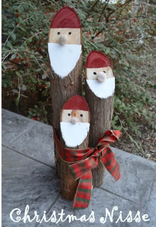 Mini postes de madera decorados a modo de muñeco de nieve