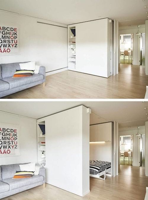 un saló que es converteix en dormitori gràcies a un llit armari
