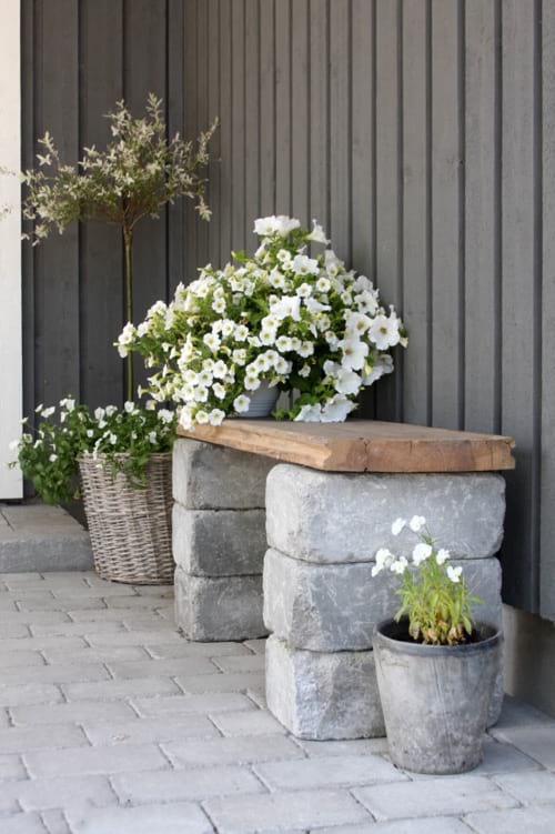 Un pequeño banco de piedra para el jardín fácil de hacer en 2 minutos