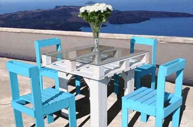 Reciclar palet de madera en mesa y silla