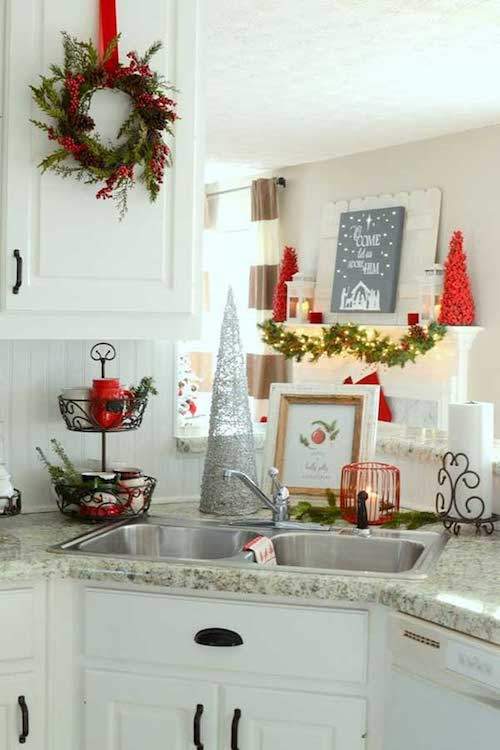 corona de adviento verde y roja para decorar fácilmente la cocina