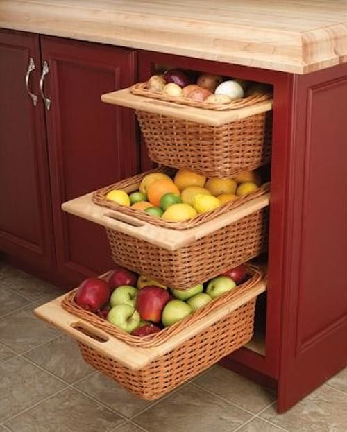 Cajones con varias cestas para almacenar diferentes frutas.