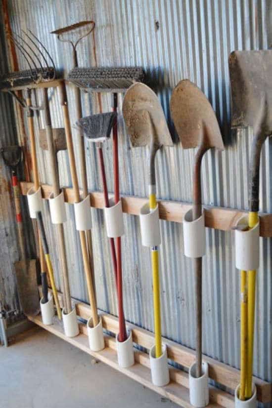 almacenar herramientas de jardín con tubos de PVC