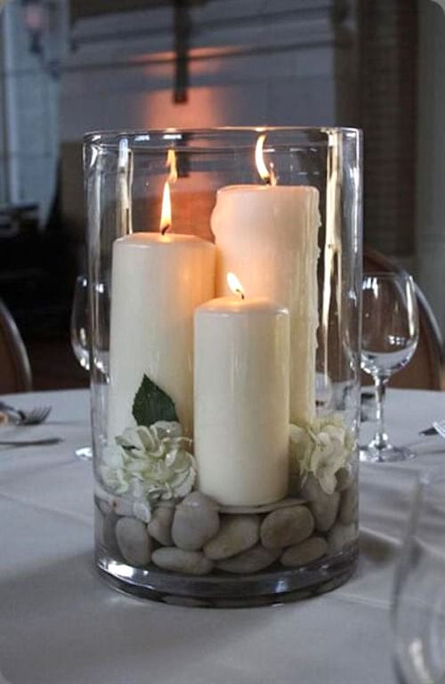 espelmes en un gerro de vidre