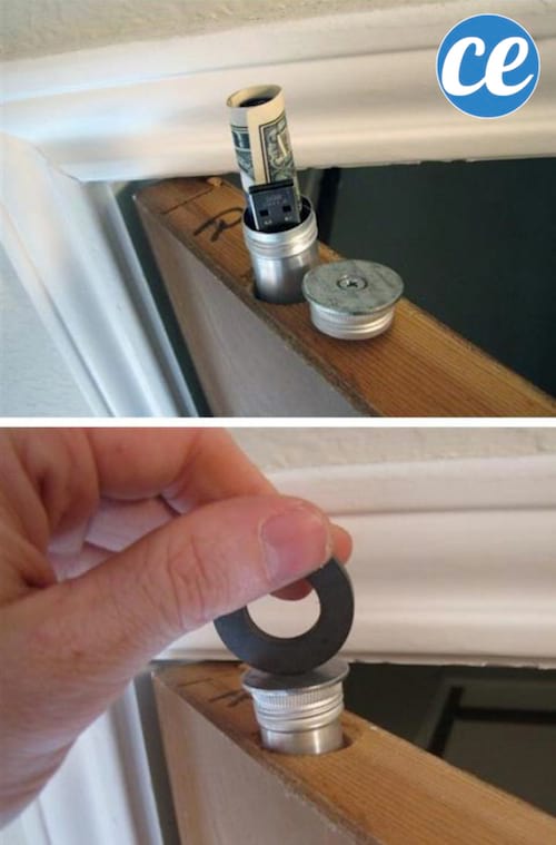 Un tubo de metal para esconder dinero en la parte superior de una puerta.
