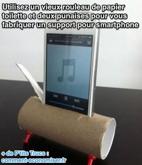 Brug en gammel rulle toiletpapir og to tommelfinger til at lave en smartphoneholder