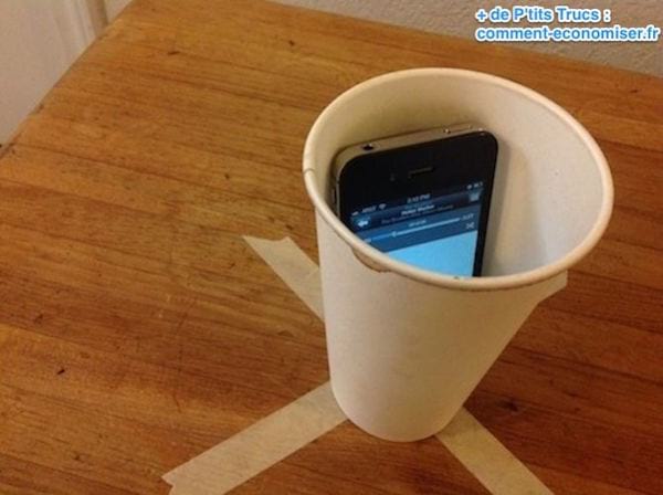 Use un vaso de cartón como altavoz de iphone