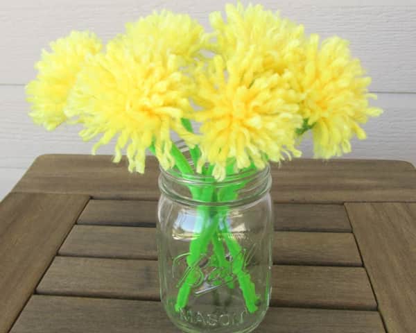 Uld blomsterbuketter i en vase