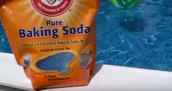 ¿Cómo limpiar tu piscina con bicarbonato de sodio?