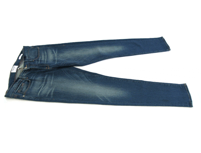 איך לקפל מכנסיים בצורה אנכית לפי מארי קונדו.