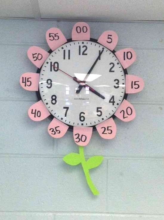 ساعة على شكل زهرة لتعلم معرفة الوقت بسهولة