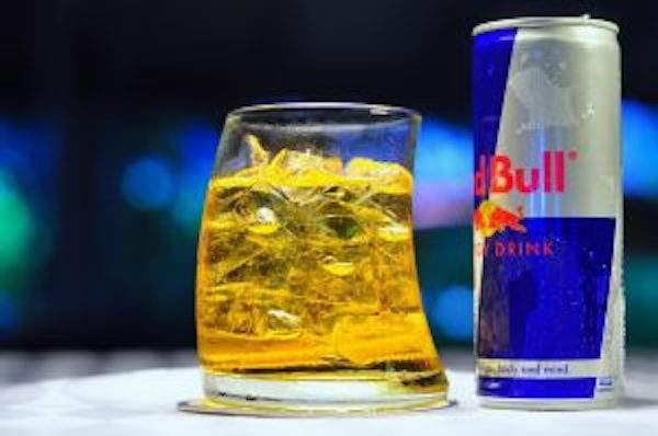 El uso excesivo de Red Bull puede provocar vómitos.