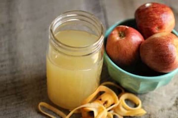 ¿Conoce la receta fácil para hacer vinagre de sidra de manzana con las manzanas sobrantes?