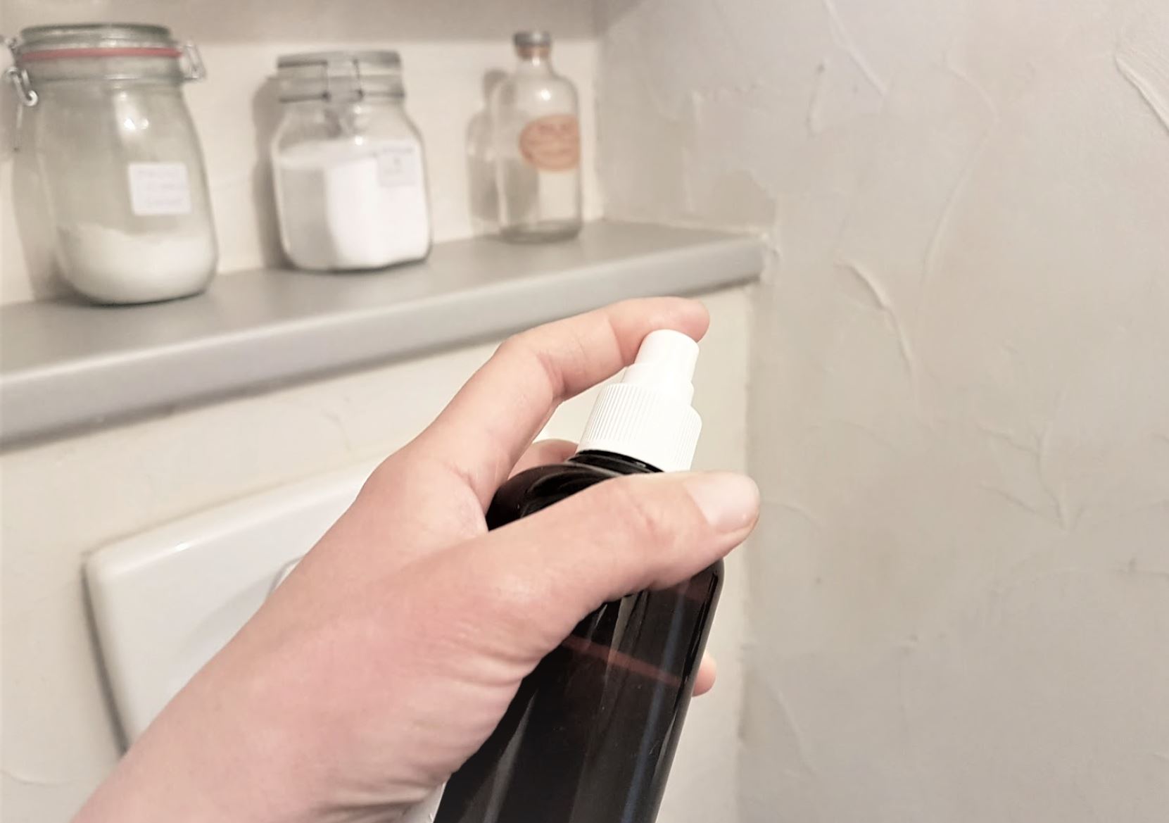 Efectivo y natural: el desodorante casero que realmente ELIMINA los olores de caca.