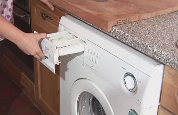 limpiar los cubos de lavado de la máquina