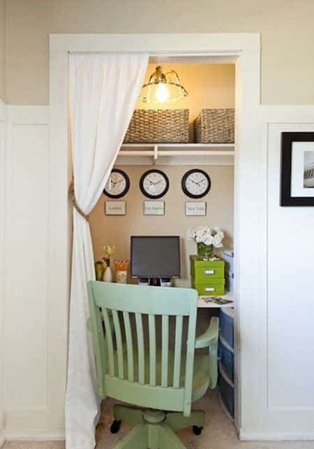 Utilice las varillas extensibles para hacer una cortina de puerta y crear un espacio de trabajo.