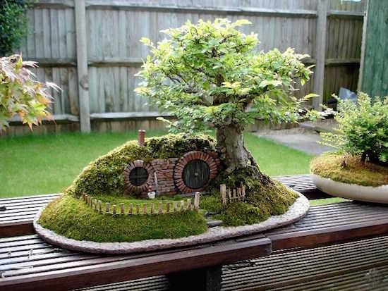 Miniatūrs hobitu mājas dārzs
