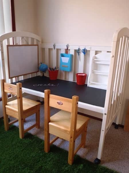 مشروع ديكور: تحويل سرير أطفال إلى مكتب لأطفالك