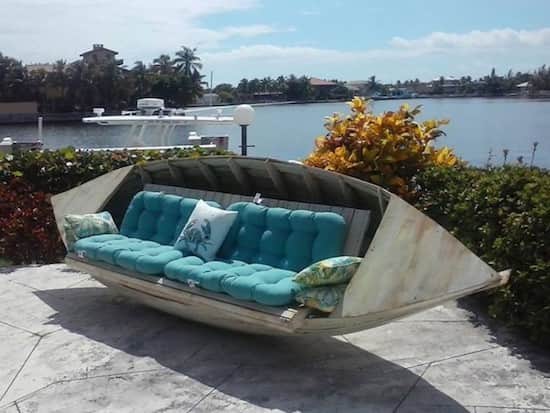 مشروع ديكور: تحويل قارب قديم إلى أريكة