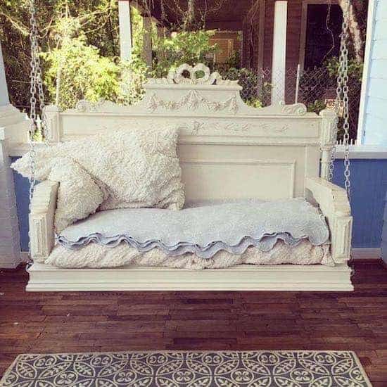 פרויקט דקורטיבי: הפוך ראש מיטה ישן לנדנדה עבור המרפסת שלך