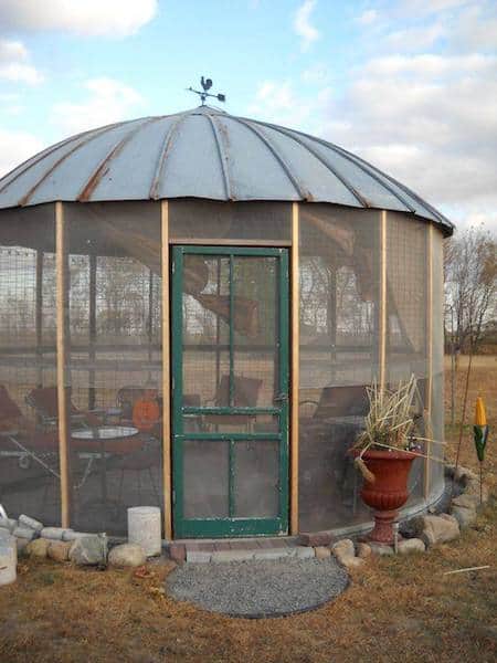 Proyecto decorativo: transformar un antiguo silo de cereales en un cenador de jardín