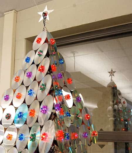 originalt juletræ med genbrugs-cd'er
