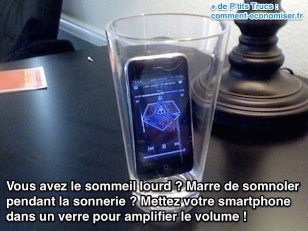 ¡Pon tu smartphone en un vaso para amplificar el volumen!