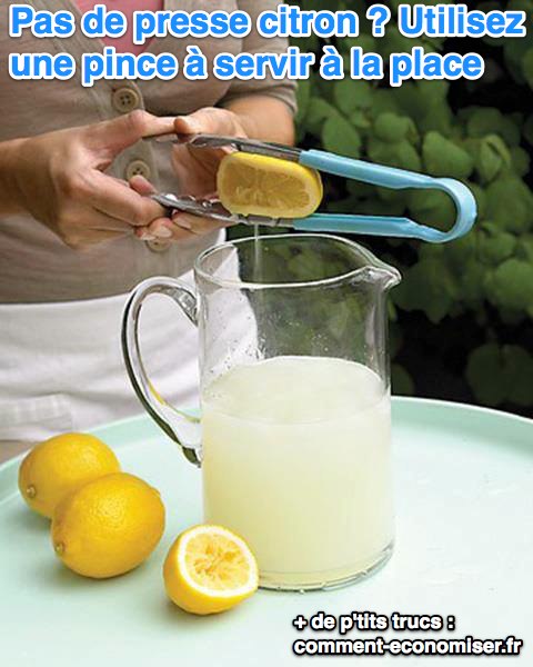 Exprime un limón con pinzas para servir