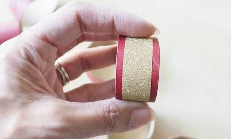 Δαχτυλίδι χαρτοπετσέτας DIY σε ρολό χαρτί υγείας
