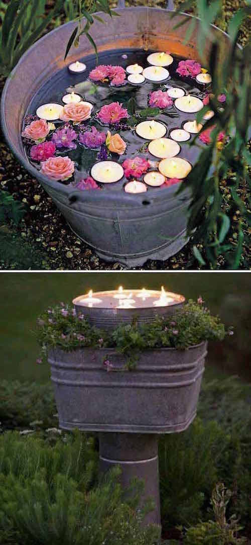 espelmes flotants en una galleda per decorar el jardí