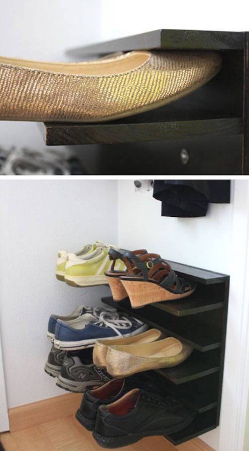 un estante flotante para guardar zapatos