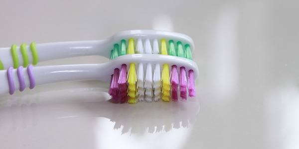 ¿Cómo desinfectar un cepillo de dientes?